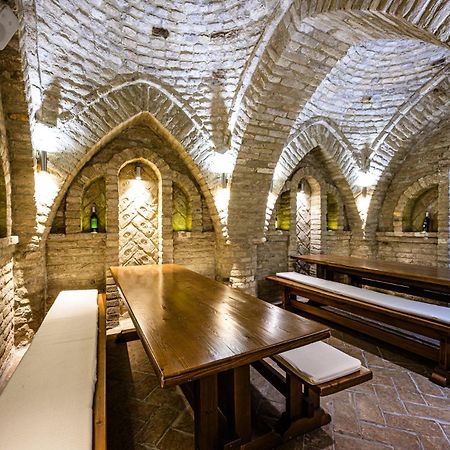 Vinatus Pince Hotel Villány Buitenkant foto