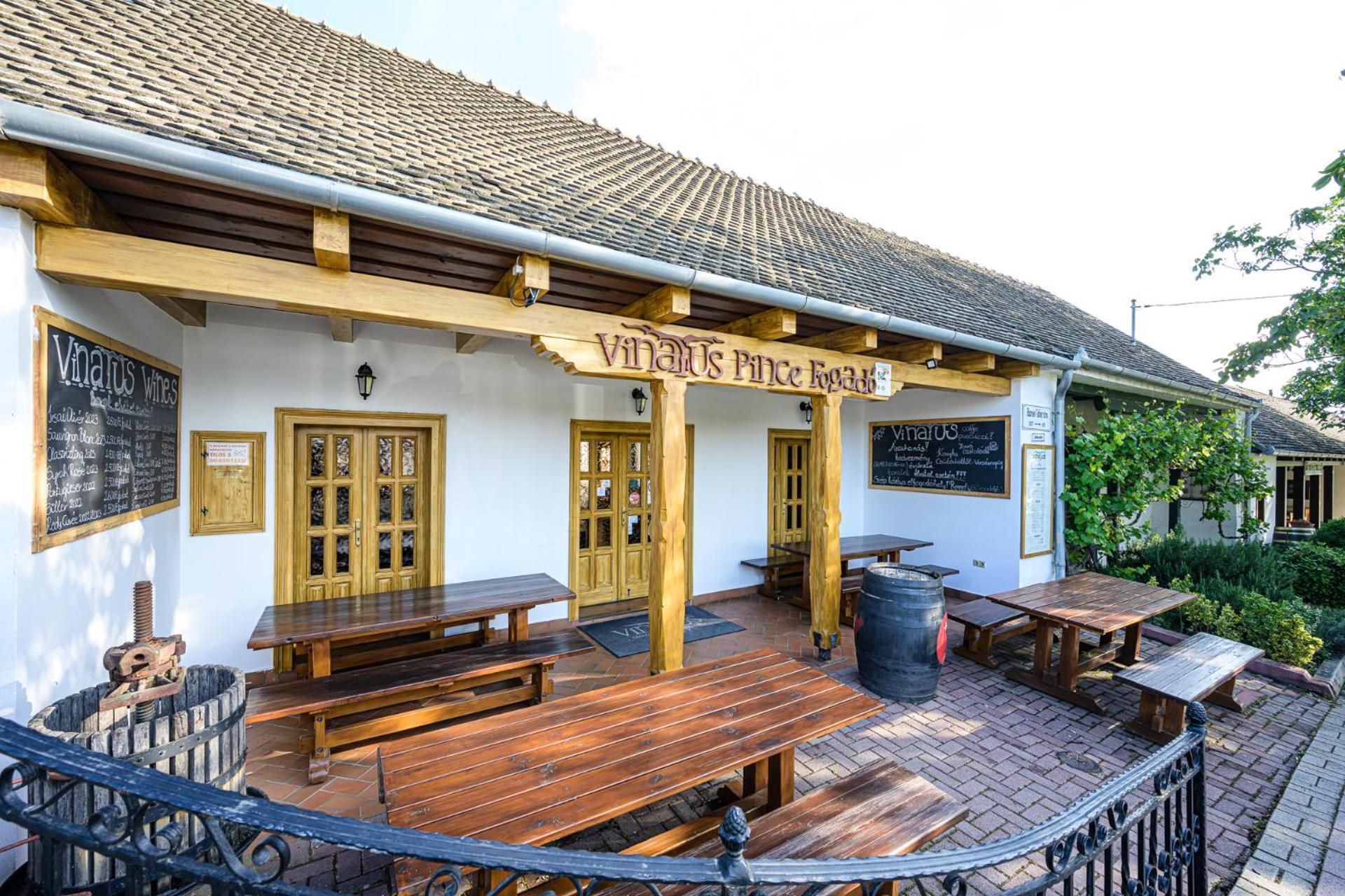 Vinatus Pince Hotel Villány Buitenkant foto