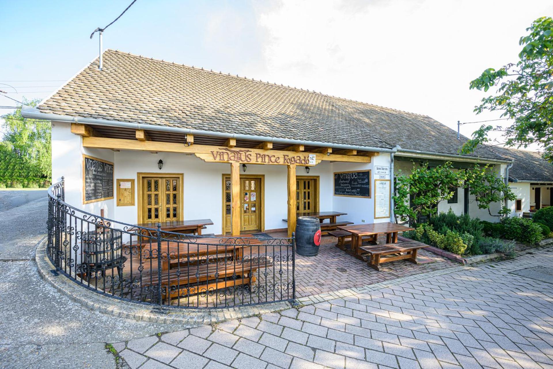 Vinatus Pince Hotel Villány Buitenkant foto